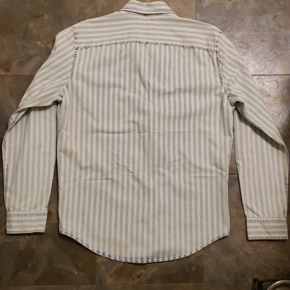 AE Oxford Button-Up Shirt - Picture 6 of 9